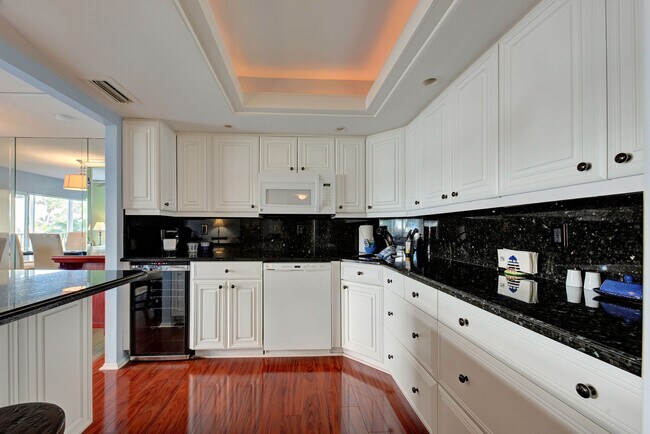 Remodeled kitchen with built in wine cooler - 800 Benjamin Franklin Dr