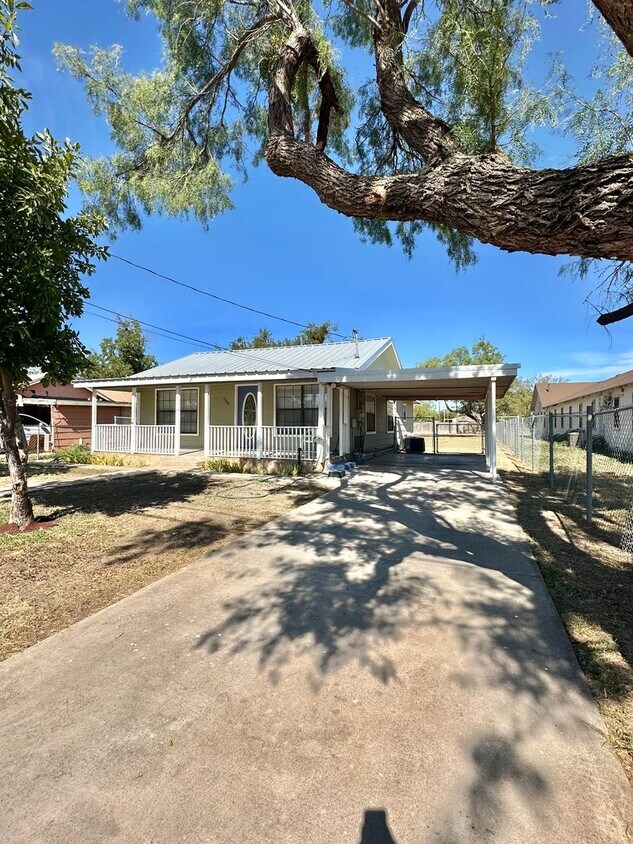 Building Photo - Cozy Two Bedroom Home Near Fort Concho!!