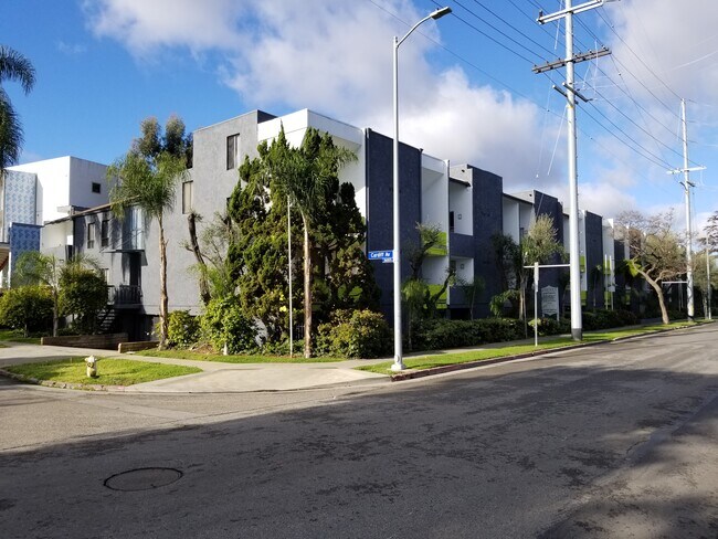 Foto del edificio - 9618 Exposition Blvd