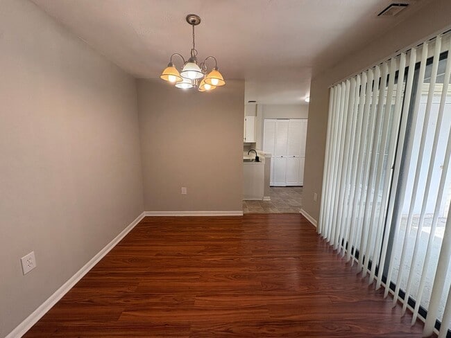 Building Photo - Spacious Charlotte Condo with Private Balcony!