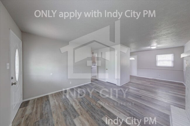 Foto del edificio - 7838 Ridgewood Dr