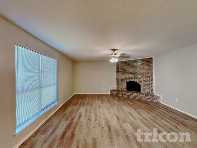 Foto del edificio - 1555 Willowbrook St