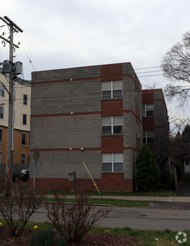 Building Photo - 94 Henry St