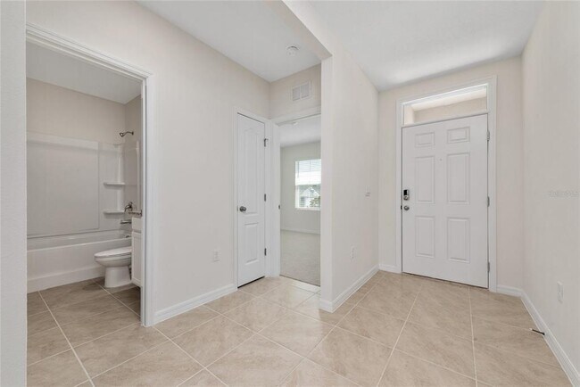 Building Photo - 804 Silver Palm Dr