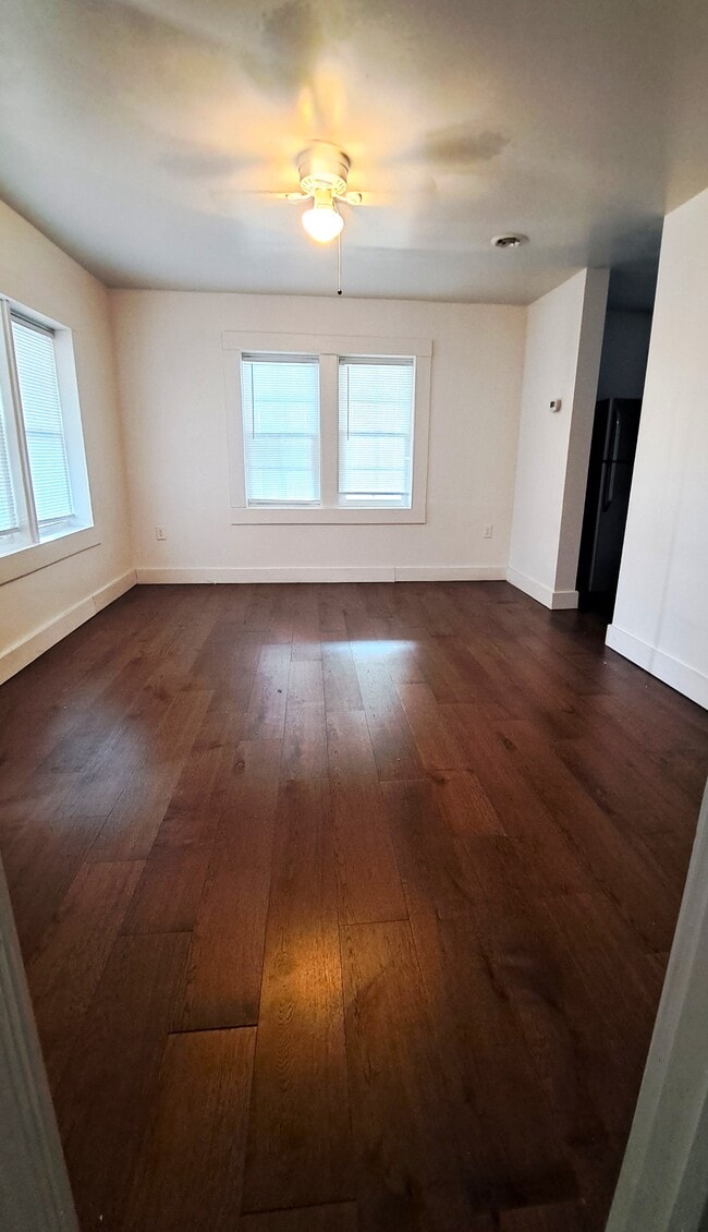 Building Photo - 305 N 18th St