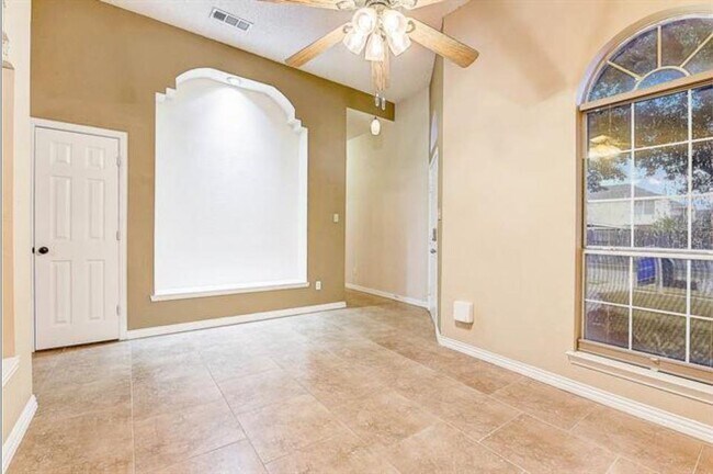 Building Photo - 1506 Oak Tree Rd