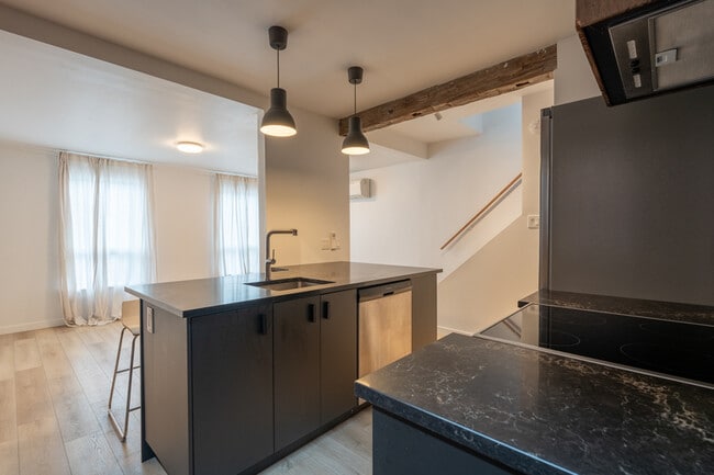 Building Photo - 41 Burlington St E