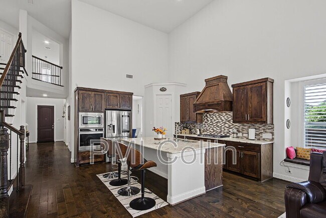 Foto del edificio - 8701 Fairway Ln