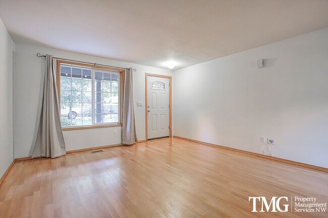 Building Photo - **Move-In Special: December Rent Free!! 4 BD Home with Room to Roam on Private Lot