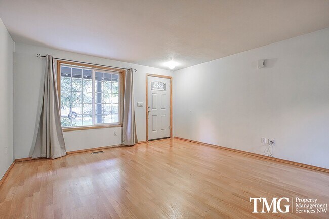 Foto del edificio - **Move-In Special: December Rent Free!! 4 BD Home with Room to Roam on Private Lot