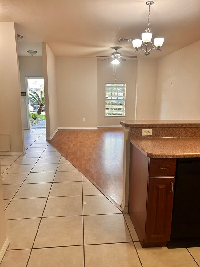 Foto del edificio - 250 SW 145th Dr