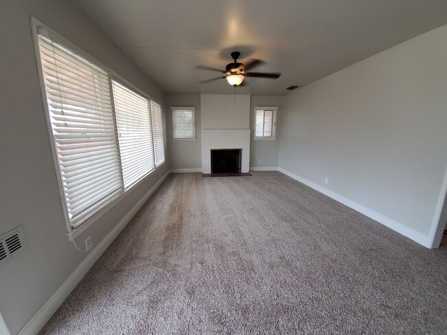 Building Photo - 1415