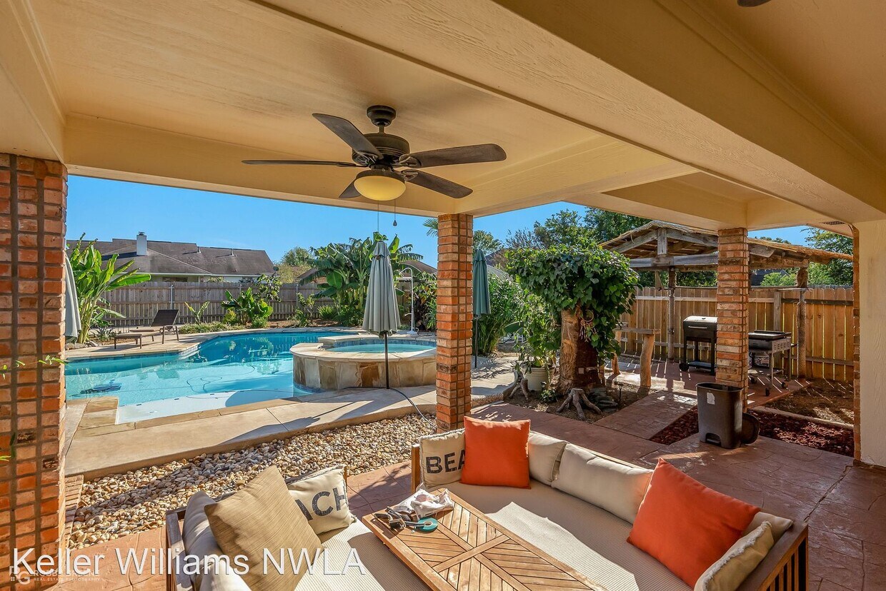 Foto principal - 3 br, 2 bath House - 2216 Beauregard