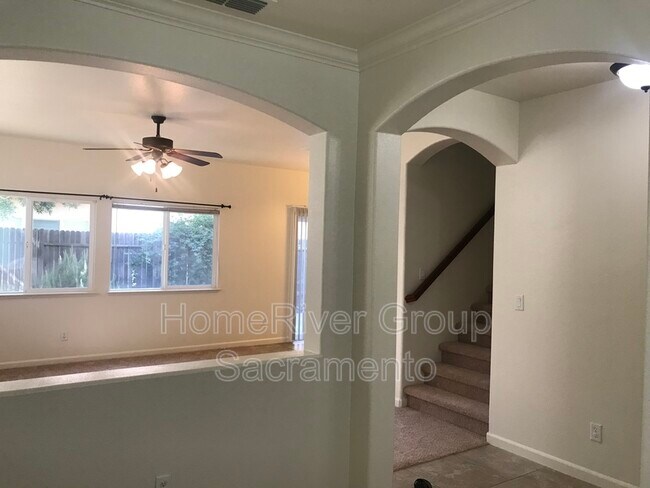 Building Photo - 1634 Grey Bunny Dr