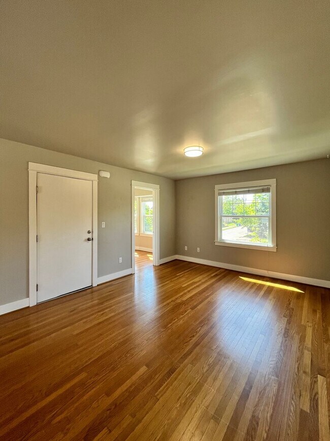 Foto del edificio - 715 NE Ainsworth St