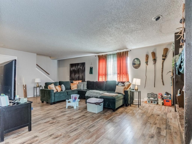 Photo - 6916 Woodlake Dr House