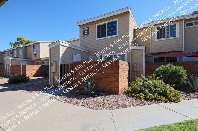 Building Photo - Nice 2 bedroom!