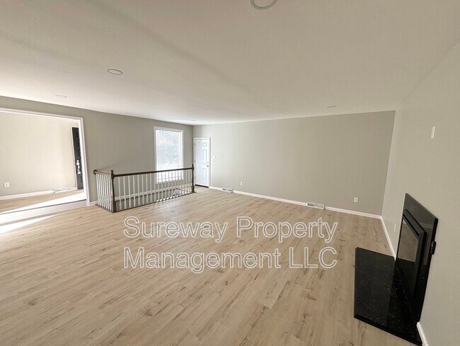 Foto del edificio - 605 Heather Ln
