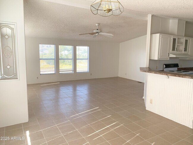 Foto del edificio - 1225 N San Marcos Dr