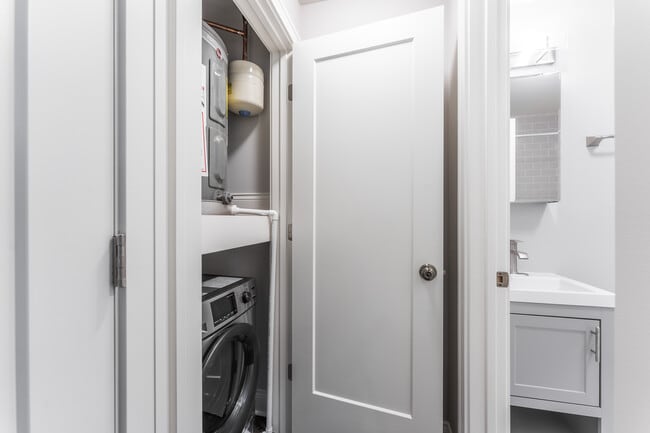 Building Photo - 641 W Wrightwood Ave