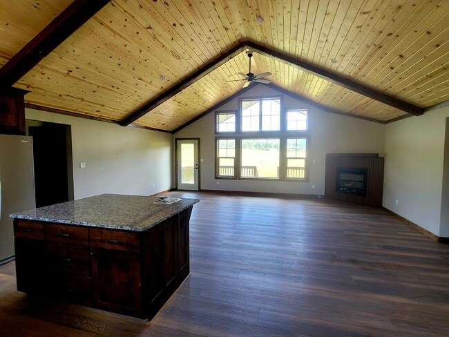 Building Photo - 401 Alpine Dr