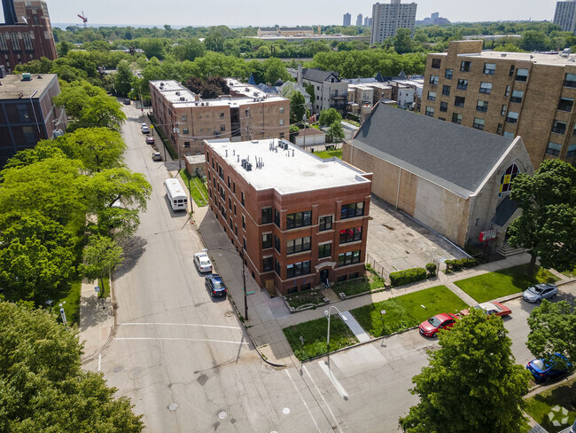 Building Photo - 6103 S Kenwood Ave