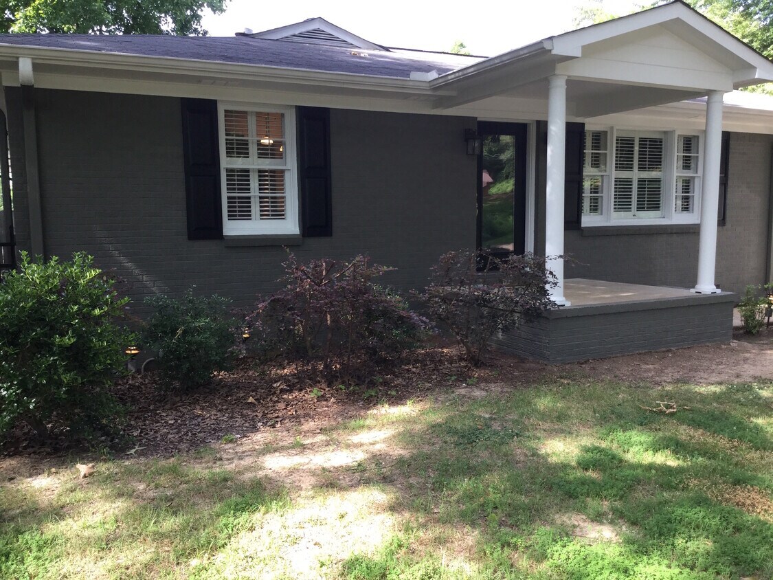 Foto principal - 1736 E Jackson Ave