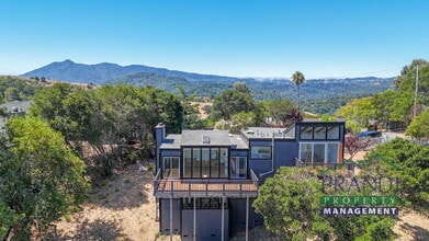 Building Photo - 645 Fawn Dr