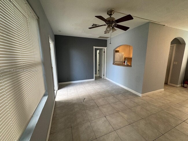 Foto del edificio - 630 NE 15th Ct