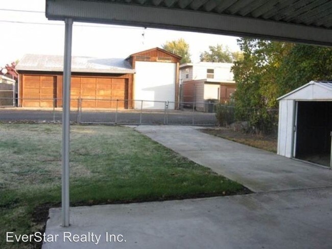 Building Photo - 4 br, 1.5 bath House - 1511 W. Yakima