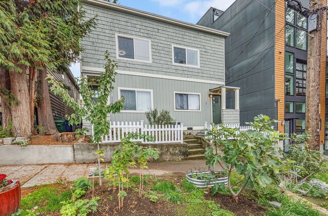 Building Photo - 3608 Palatine Ave N