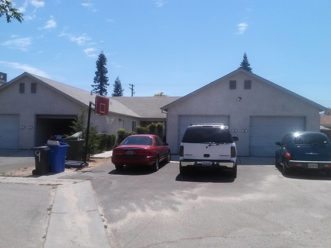 Primary Photo - 200 W Hawkeye Ave