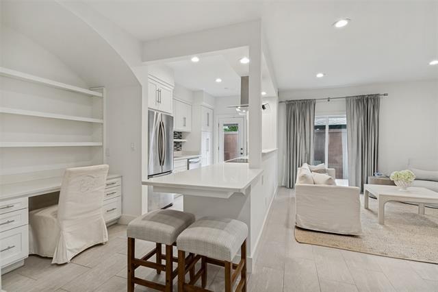 Foto del edificio - 4242 Travis St
