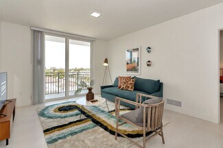 Building Photo - 1710 SW 27th Ave