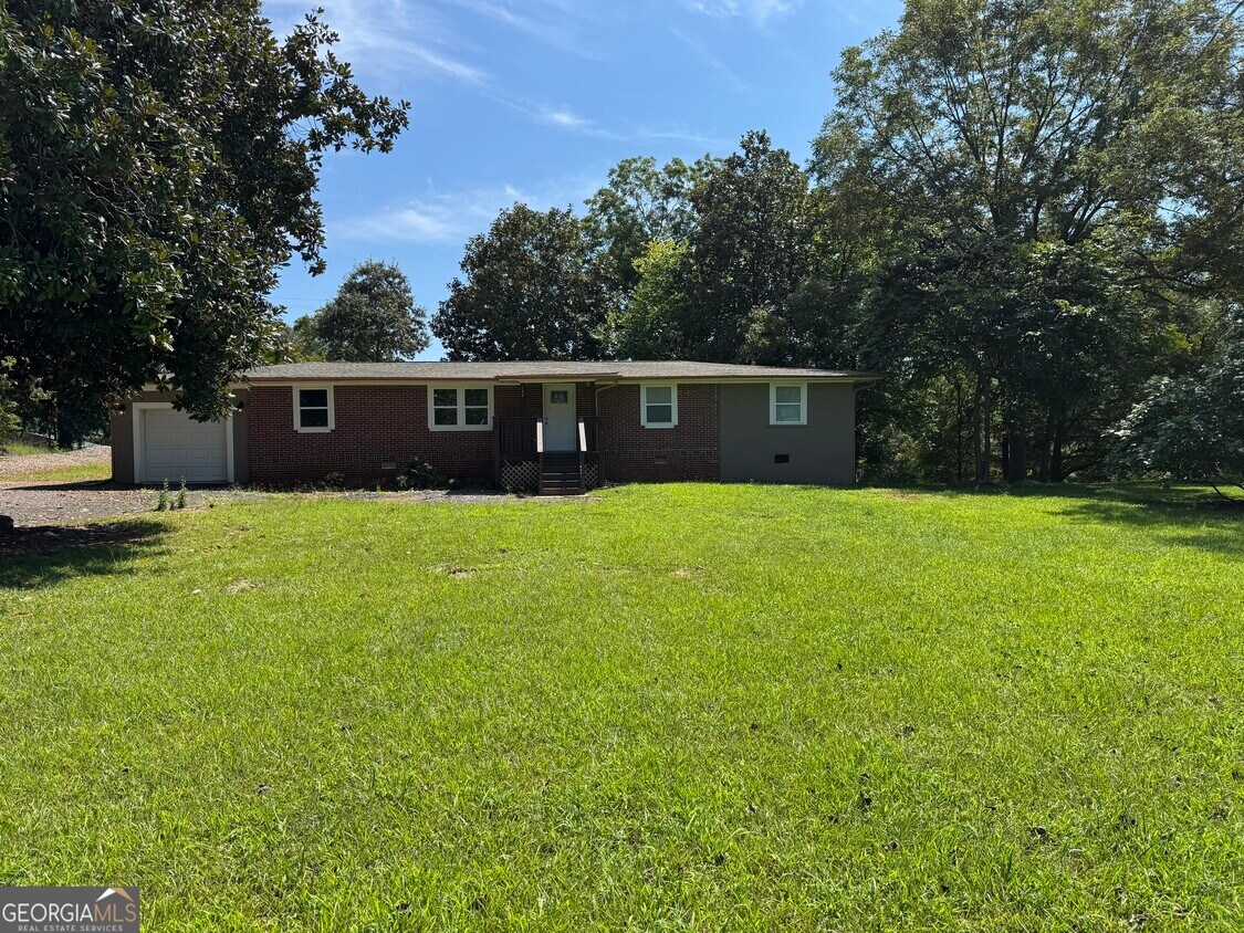 Foto principal - 244 Railroad Ave