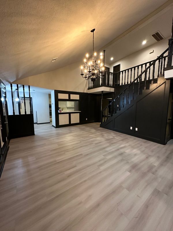 Building Photo - 4007 W Valley Dr