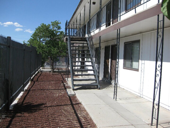 Primary Photo - 1401 Gold Ave SE