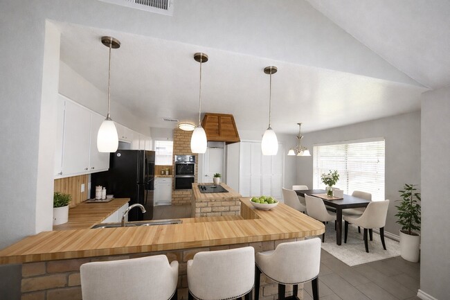 Foto del edificio - 15923 Boulder Oaks Dr