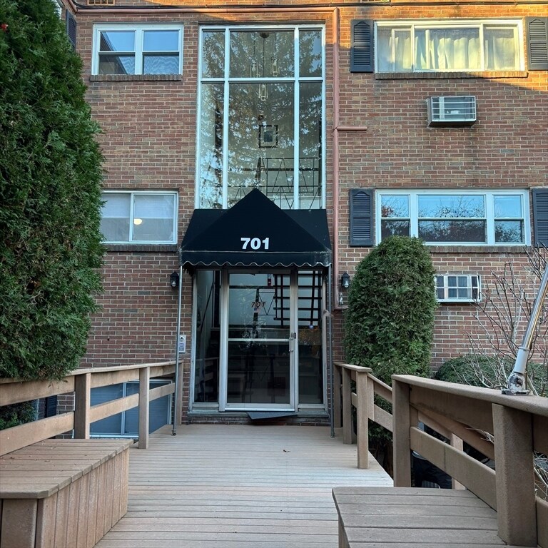 Foto principal - 701 Adams St