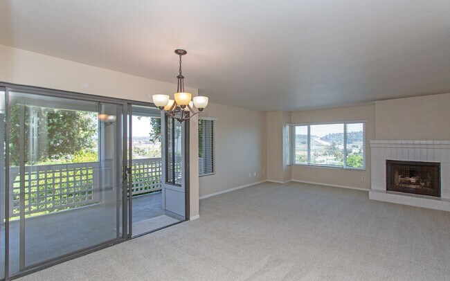 Foto del edificio - Gorgeous Home overlooking Del Mar Fairground!