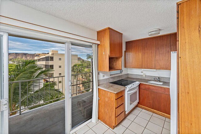 Building Photo - Front Row View of Diamond Head, Beautiful ...