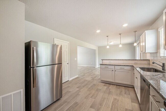 Foto del edificio - 7449 Montego Bay St