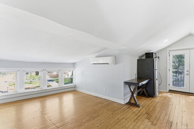 Foto del edificio - 2927 Dempster St NE