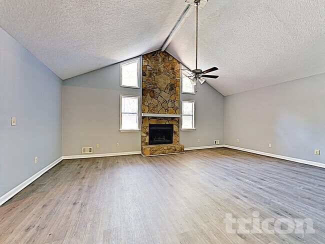 Foto del edificio - 4580 Woodcroft Cove