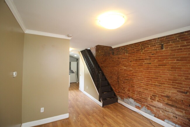 Foto del edificio - Fabulous Fells Point 1bd+Den/1ba Rowhome w...