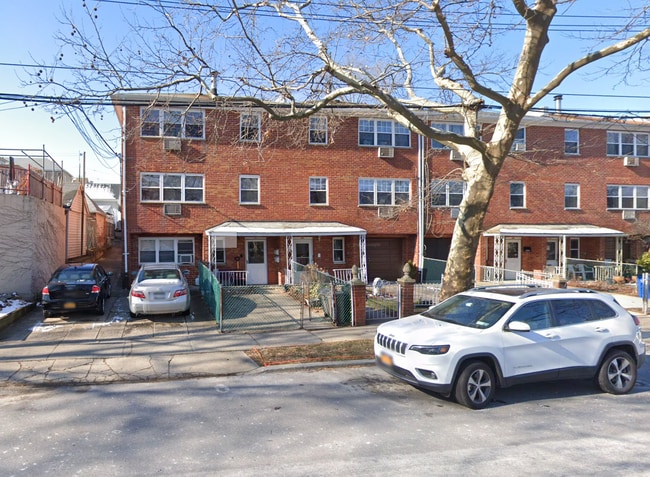 Building Photo - 1011 Throggs Neck Expy