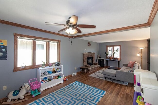 Building Photo - 2234 Viking Dr NW