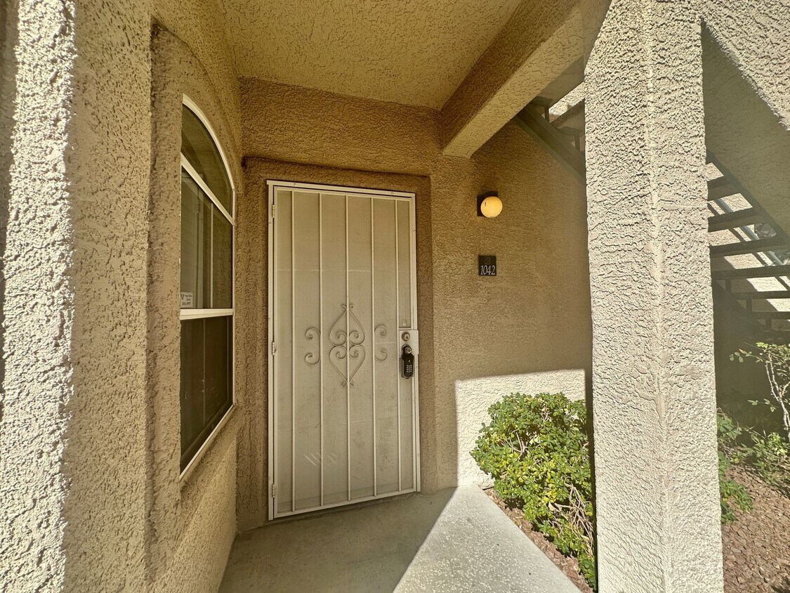 Foto del edificio - First floor 2 bedroom 2 bathroom 1 den spa...