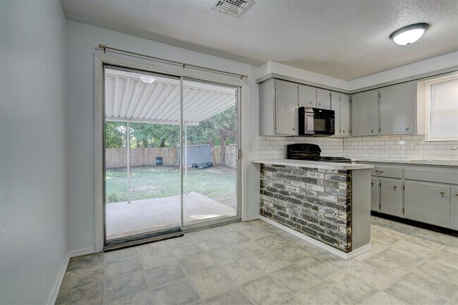 Foto del edificio - 503 Meadow Lake Dr