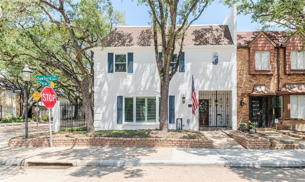 Foto principal - 8638 Oakford Dr